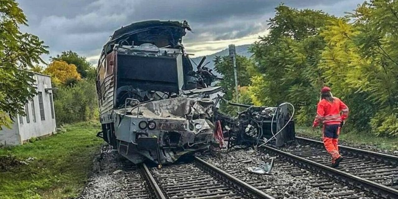 hizli trenler carpisti cok sayida yarali var QzPmrtuU.jpg