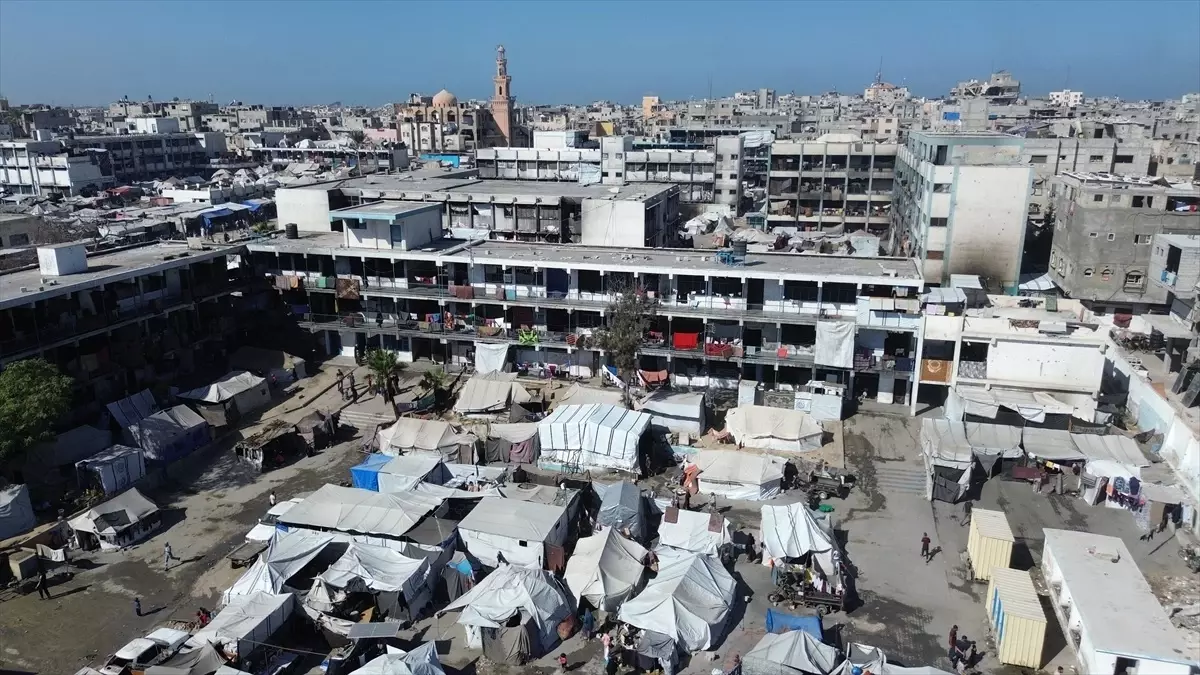 gazzede israil saldirilari sonrasi 75 bin filistinli yerinden edildi zgqkkwU6.jpg