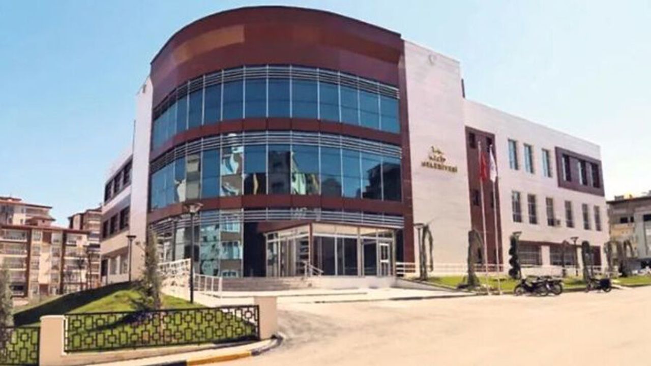 2 damadını, bacanağını, kayınbiraderini, eniştesini belediyeye Müdür Yaptı