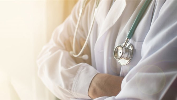 Epstein belgelerinde adı geçen ünlü doktor istifa etti