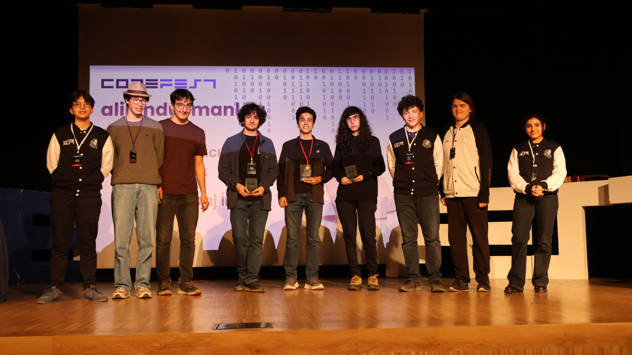 Genç yazılımcılar algoritma yarışında: Liseli kodlama ustaları 10'uncu kez buluştu