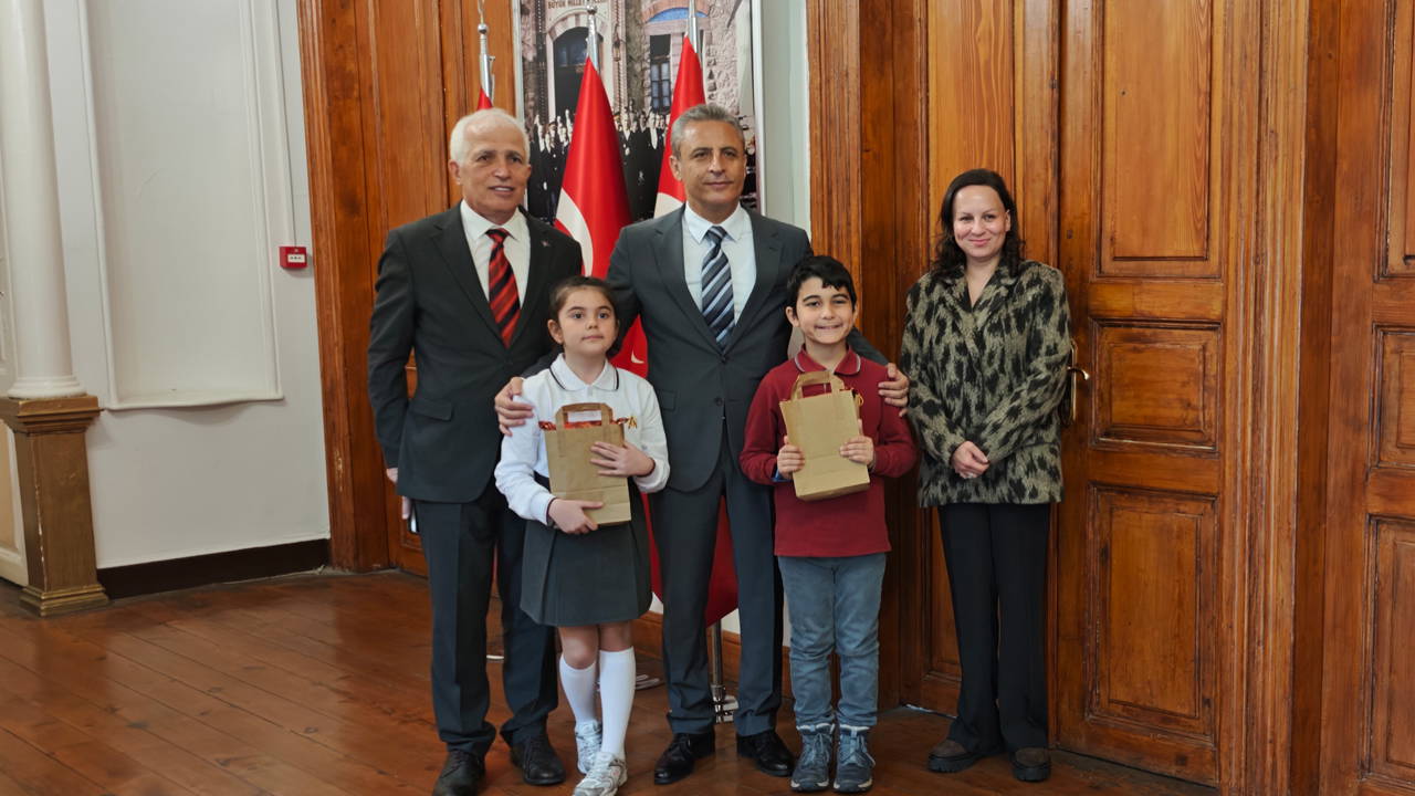 23 Nisan Coşkusunda Minik Kaymakamın Sevimli Talebi