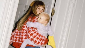 modern-anneligin-gorunmeyen-yuku-y-kusagi-anneleri-neden-daha-kirgin-ve-tukenmis-QRgGIOY4