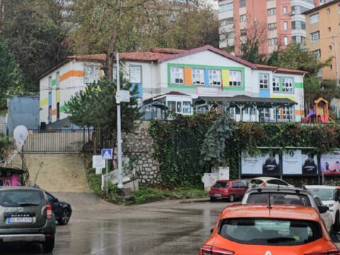 4 yaşındaki Eymen anaokulu önünde kamyonetin altında can vermişti: Davada karar verildi