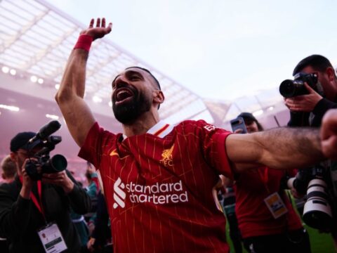 Besiktasli taraftarlar trossardin imza toreninde adini haykirdigi misirli yildiza kavusuyor salah atesi yandi ZYeCCQDN