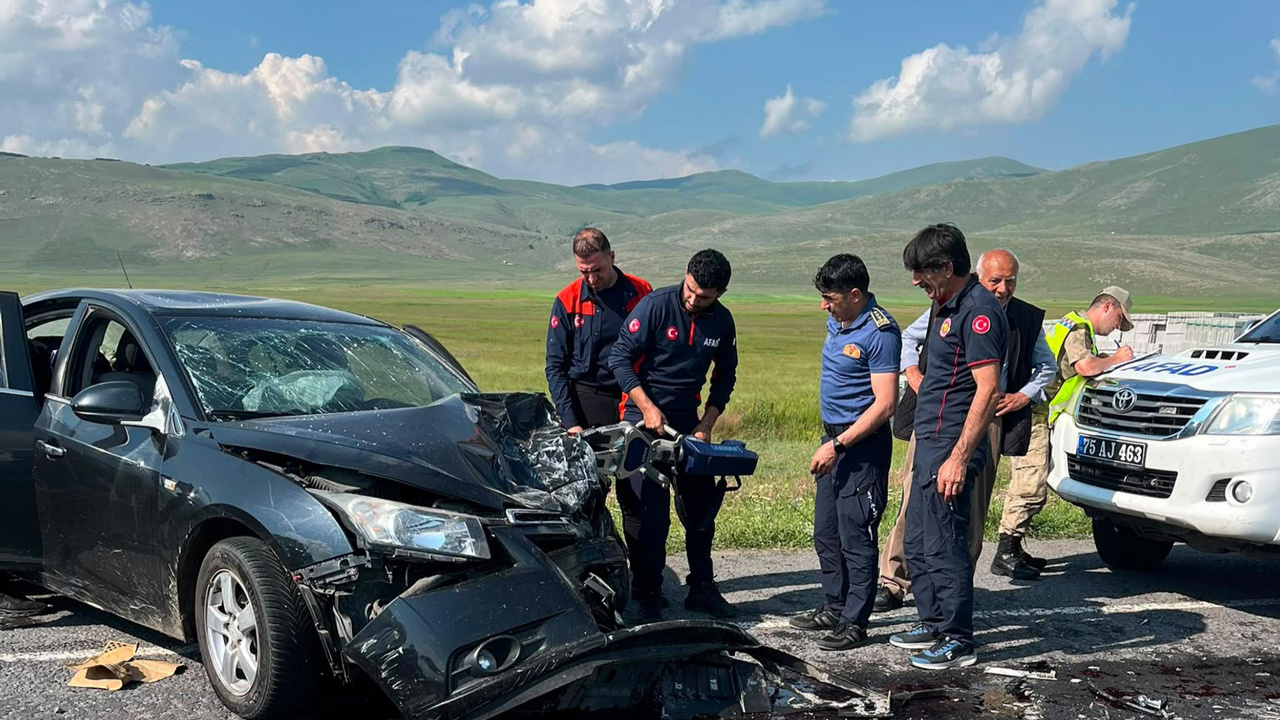 Can pazari yasandi minibus ile otomobil carpisti 7 kisi yaralandi f2ukEZOS