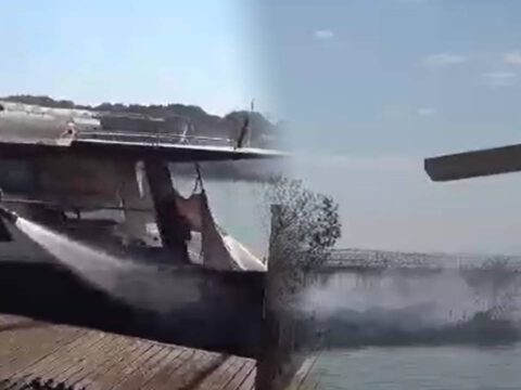 Kaynaktan sicrayan kivilcim yangin cikardi bircok tekne hasar aldi 8ij8fZDB